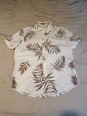 NFINITY Cream Short-Sleeve Button-Down with Brown Tropical Leaf Print